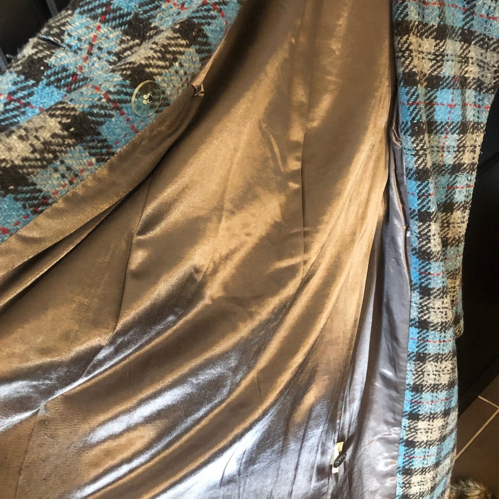 Coat - Picture 7 of 9